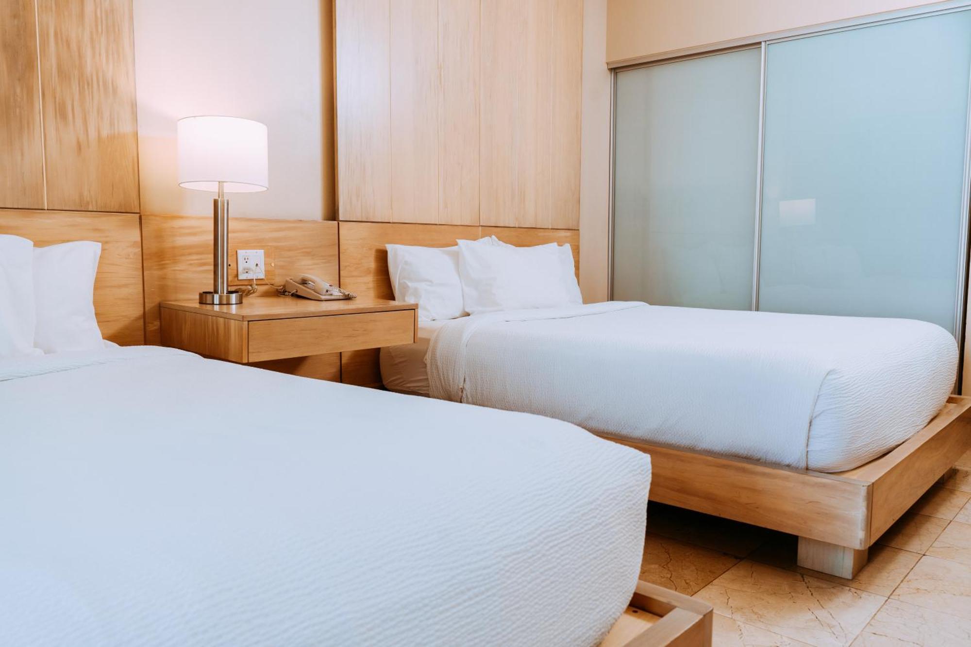 The Mill Resort And Suites Palm Beach ภายนอก รูปภาพ